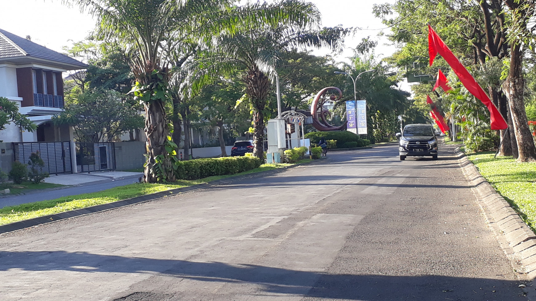 346. Dijual murah rumah 2 lantai minimalis di Prambanan Regency - jalan Boulevard, Surabaya Barat