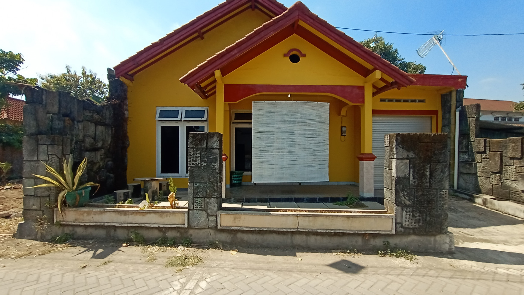 RUMAH TINGGAL DIGUYANGAN 50 METER DARI JL GODEAN