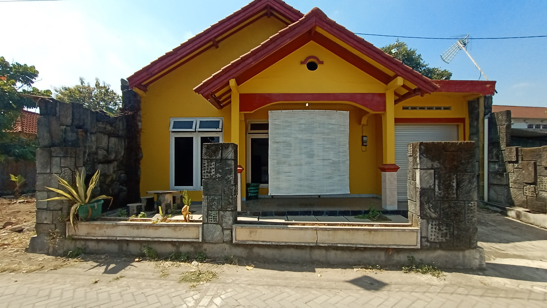 RUMAH TINGGAL DIGUYANGAN 50 METER DARI JL GODEAN