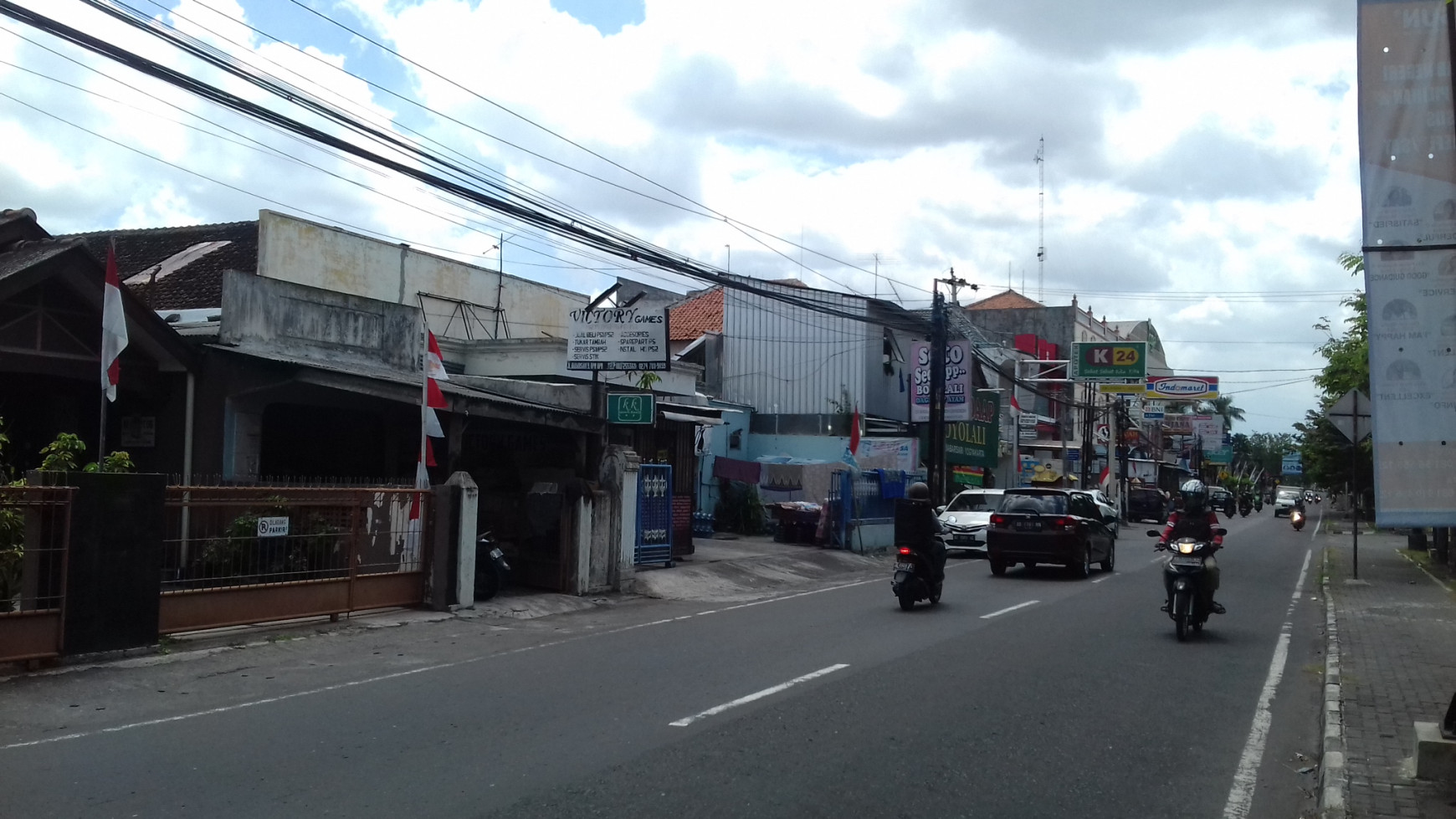 RUMAH  DEKAT J-WALK DAN KAMPUS ATMAJAYA JL BABARSARI