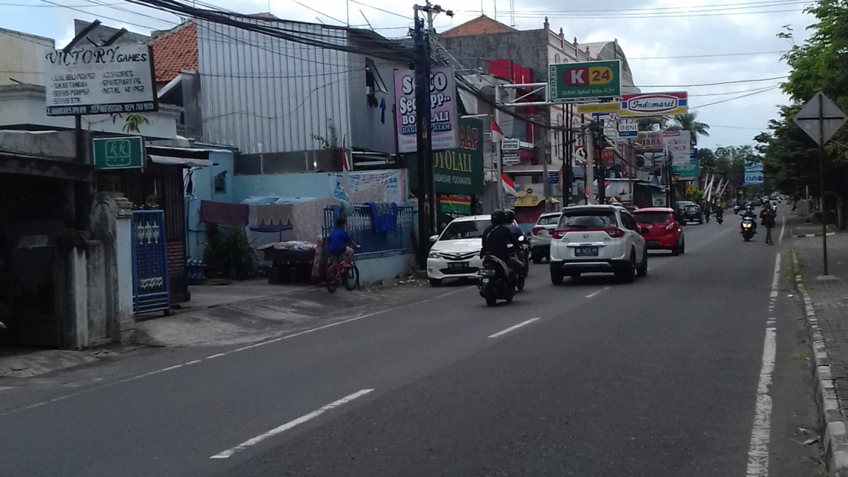 RUMAH  DEKAT J-WALK DAN KAMPUS ATMAJAYA JL BABARSARI