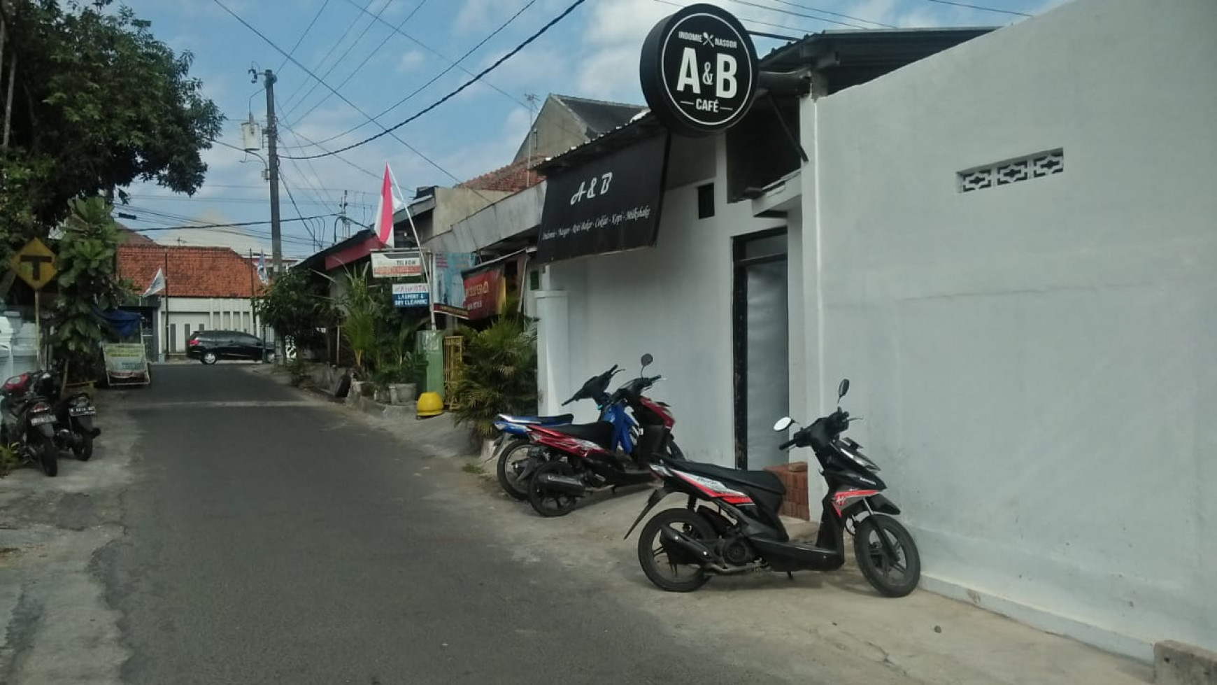 KOST 17 KAMAR, DI JL RONODIGDAYAN SELATAN STASIUN LEMPUYANGAN