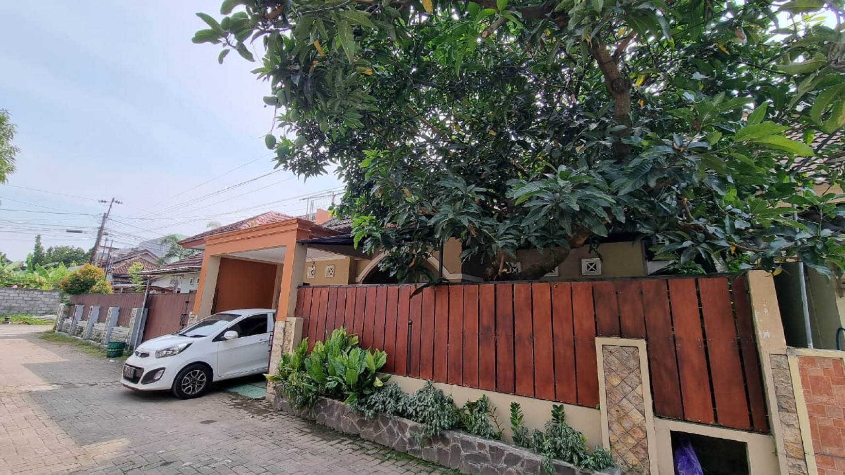 RUMAH MINIMALIS SIAP HUNI DALAM PERUMAHAN DEKAT TUGU JOGJA