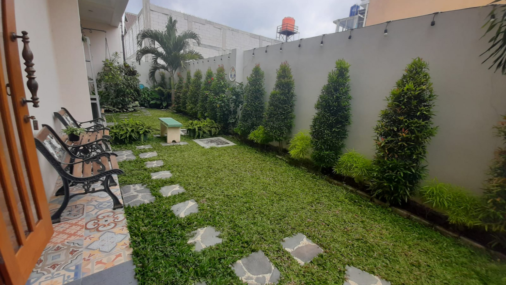 RUMAH SIAP HUNI KONSEP TOWNHOUSE DI TJOKRONINGRAT RESIDENCE, YOGYAKARTA