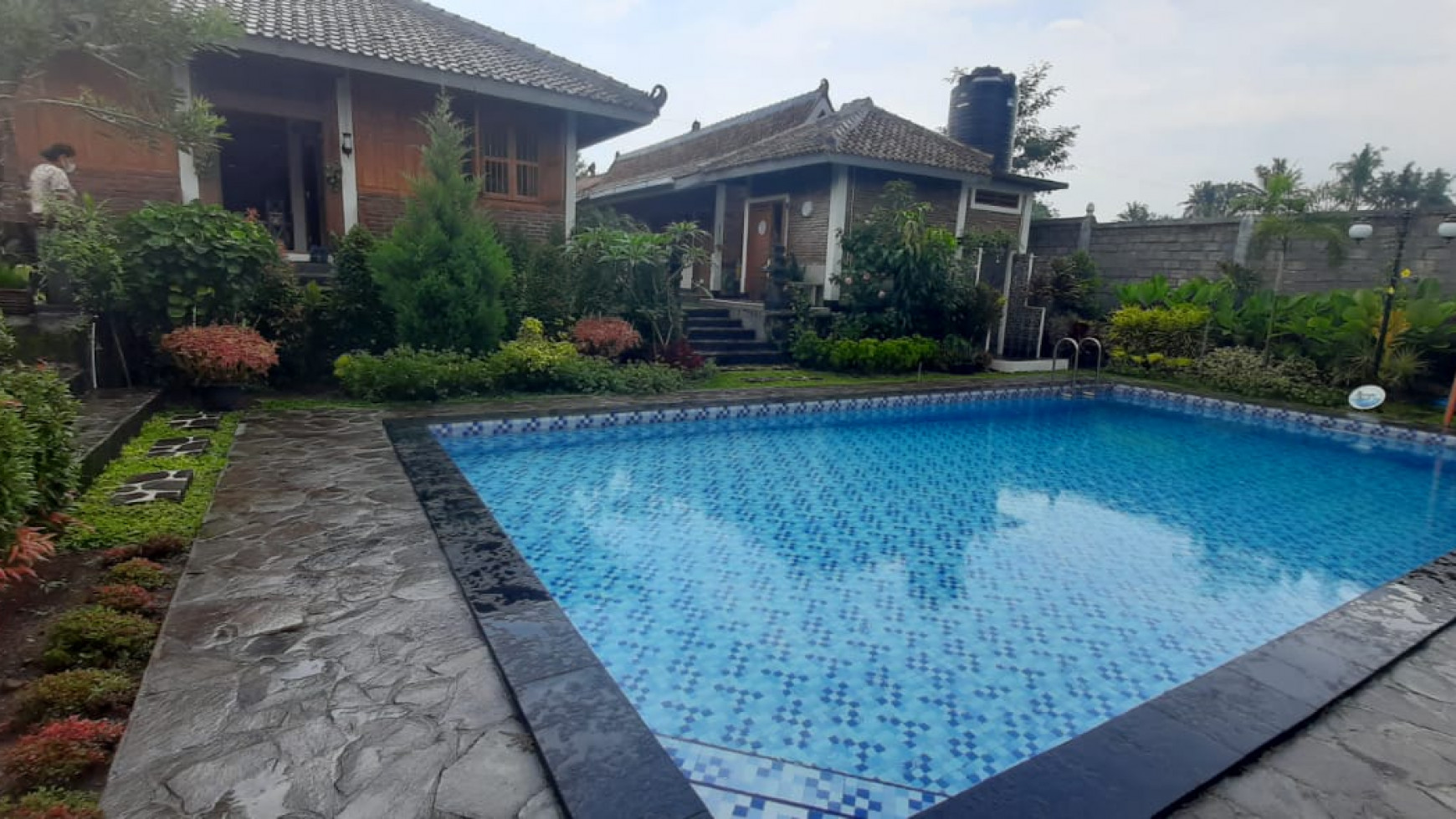 RUMAH DENGAN KONSEP VILLA FULL FURNISH. DI JL KALIURANG KM 16, PAKEM, SLEMAN