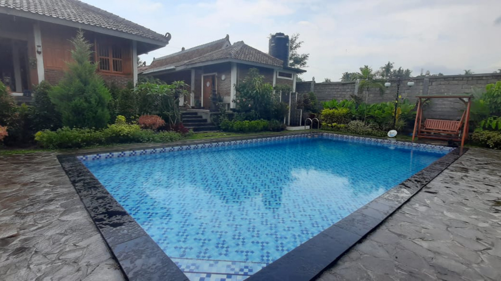 RUMAH DENGAN KONSEP VILLA FULL FURNISH. DI JL KALIURANG KM 16, PAKEM, SLEMAN