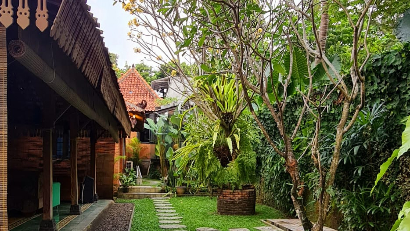 Rumah Etnik Di Kawasan Strategis Bintaro Jaya Sektor 9.