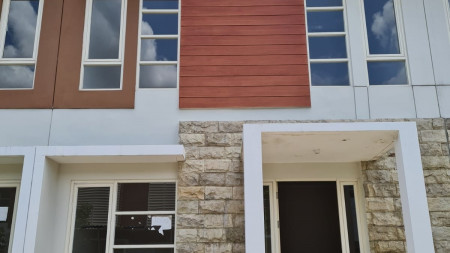Dijual Rumah 2 lantai di Puri Surya Jaya, Sidoarjo