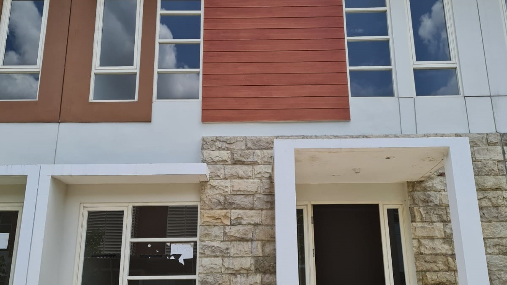 Dijual Rumah 2 lantai di Puri Surya Jaya, Sidoarjo