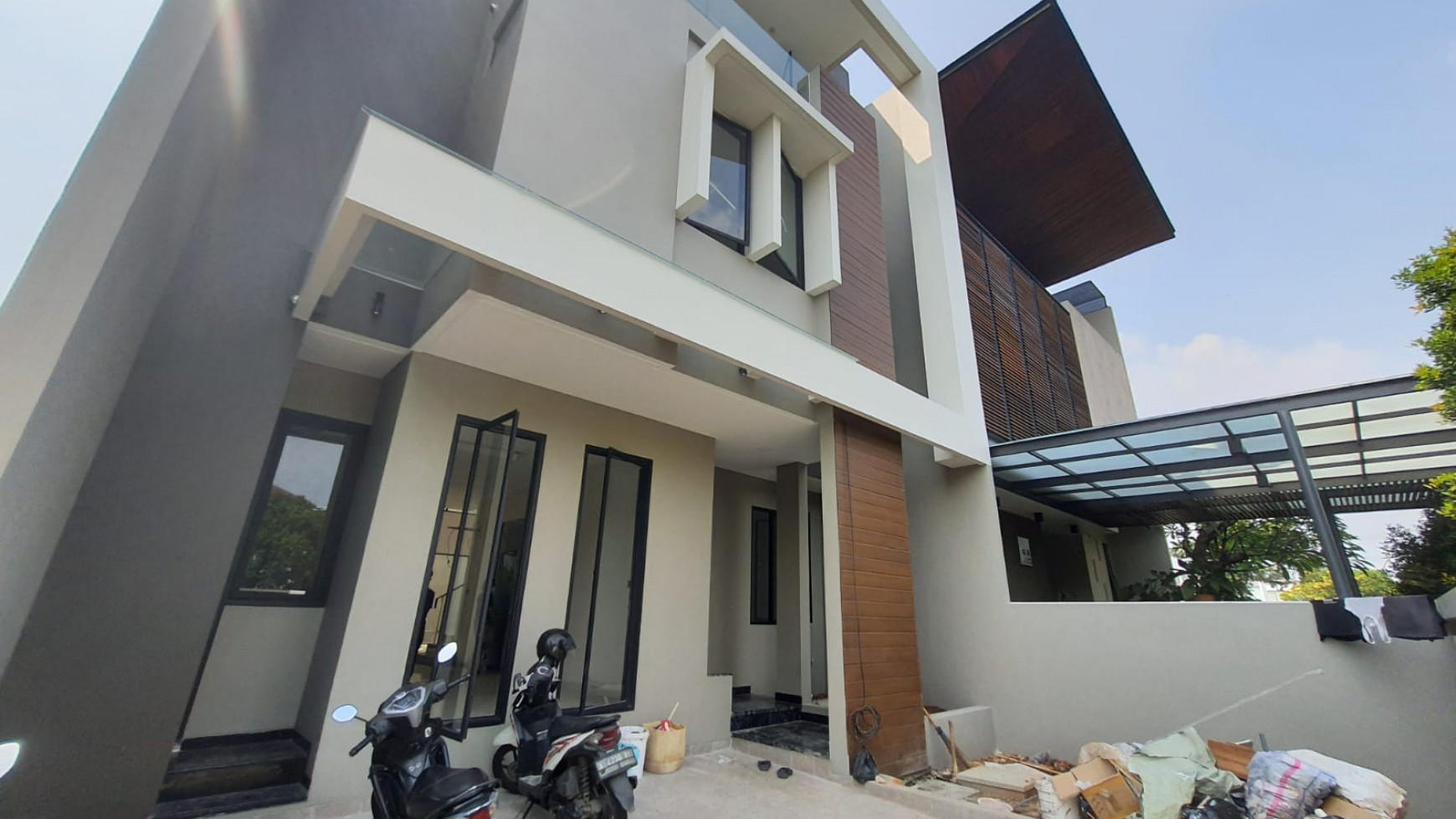 Dijual Rumah 3 lantai di Metland Puri