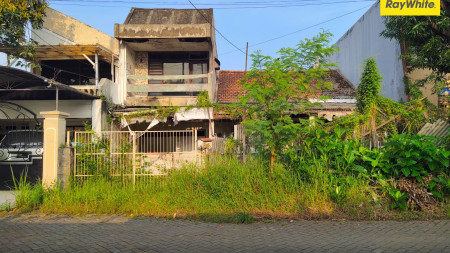 Dijual Rumah Lama Hitung Tanah di Gayungsari Barat, Surabaya