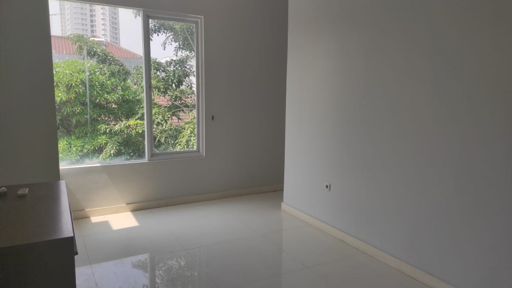 Rumah Hoek Janur Elok, Kelapa Gading Luas 13x17m2