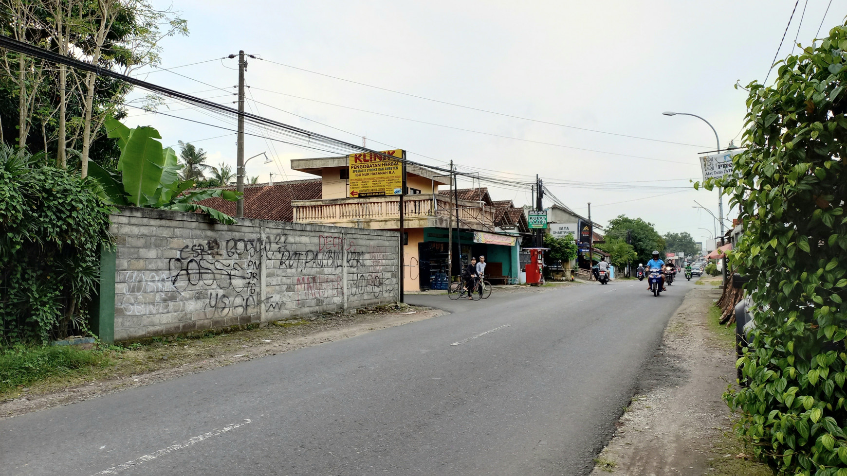 Tanah Luas Dan Strategis Di Jl Godean Km 11 Barat Pasar Godean Cocok Untuk Usaha