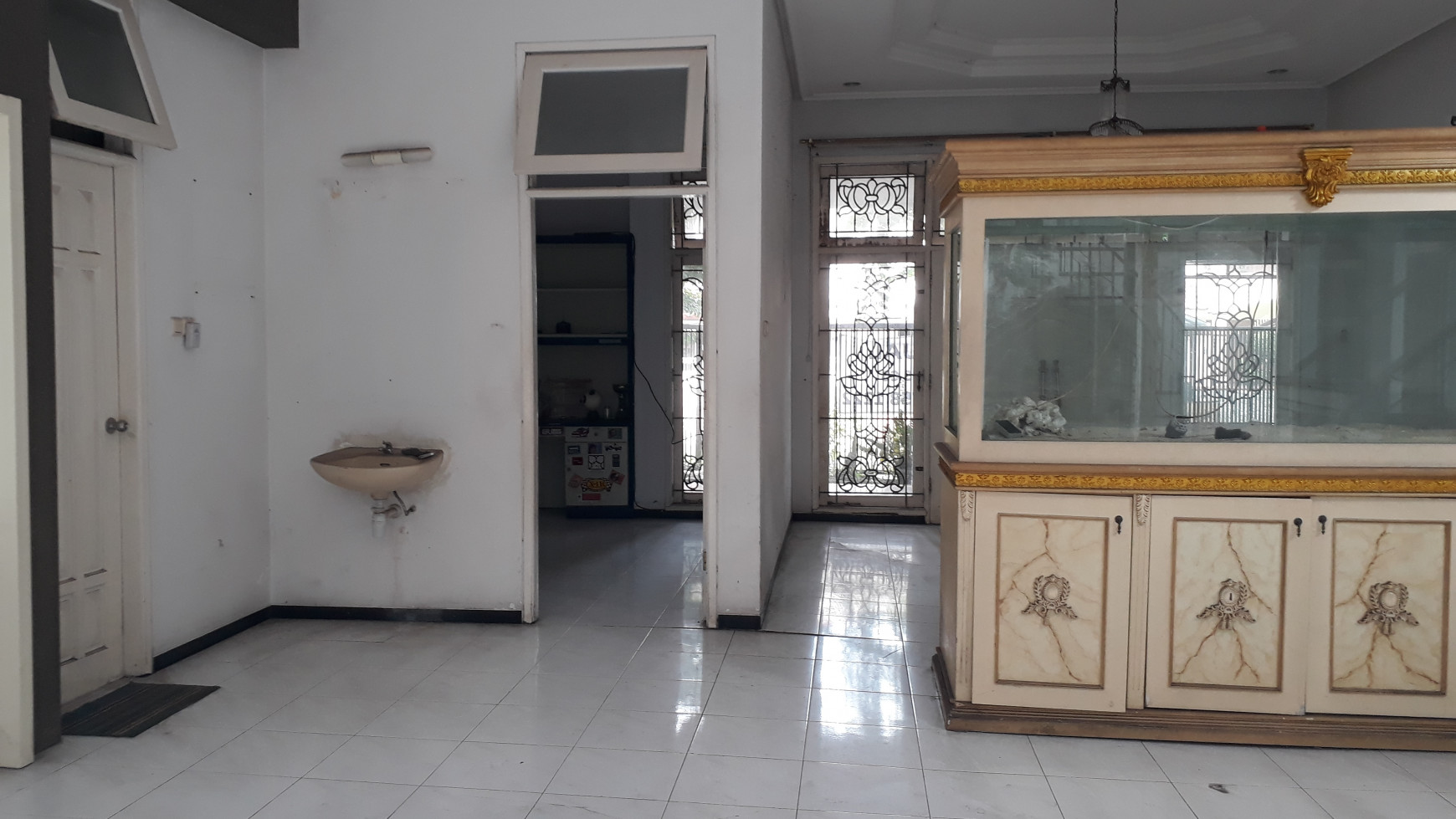 479. Dijual rumah murah di Jalan Raya Taman Gapura Blok G Citraland, Surabaya Barat