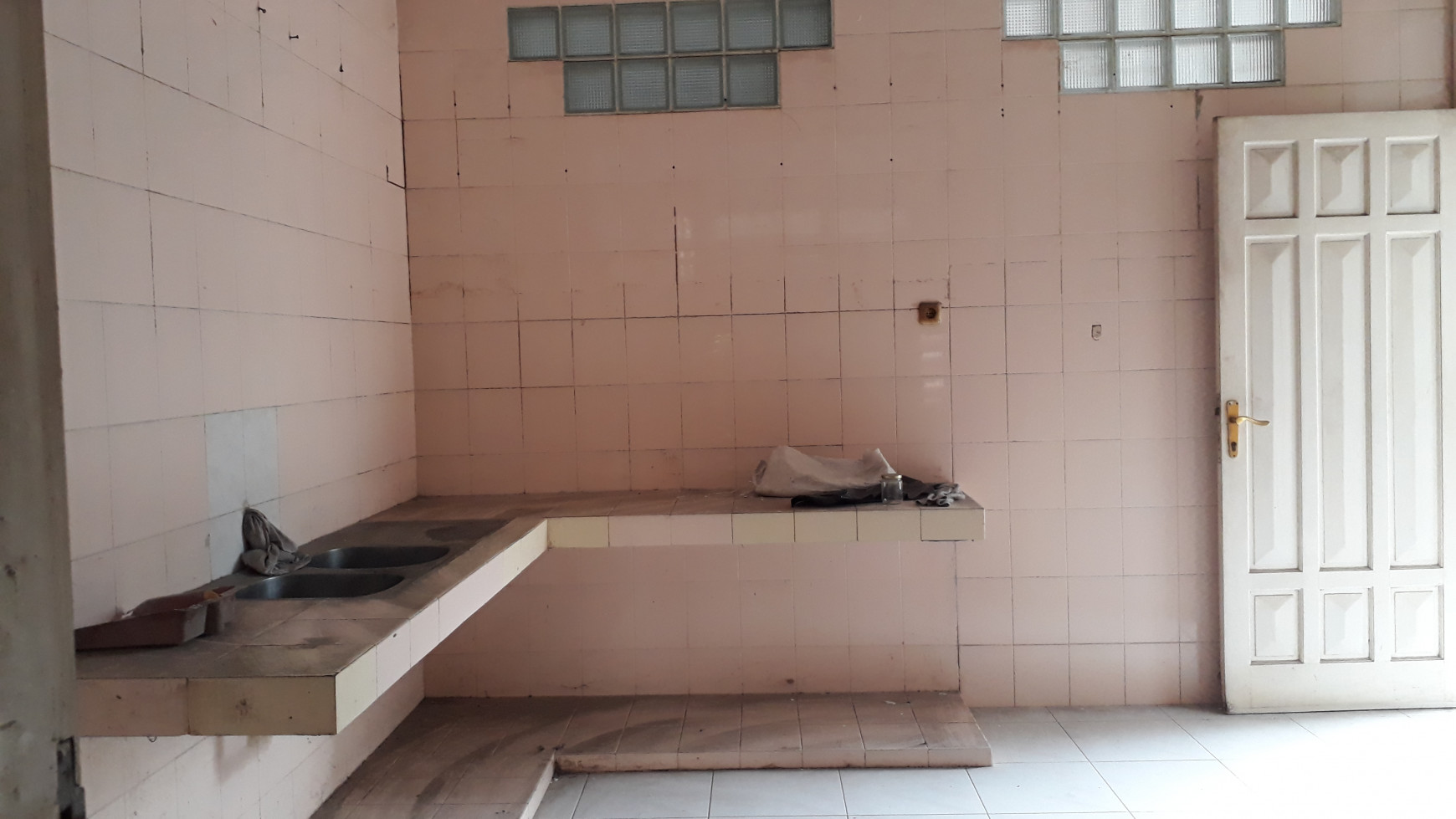 479. Dijual rumah murah di Jalan Raya Taman Gapura Blok G Citraland, Surabaya Barat