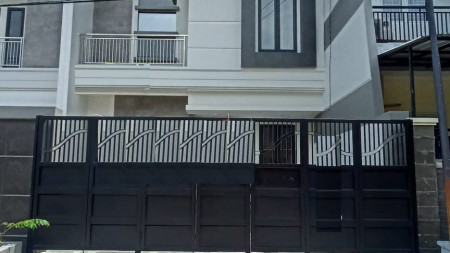 Dijual Rumah 2 lantai di Sutorejo Selatan, Surabaya