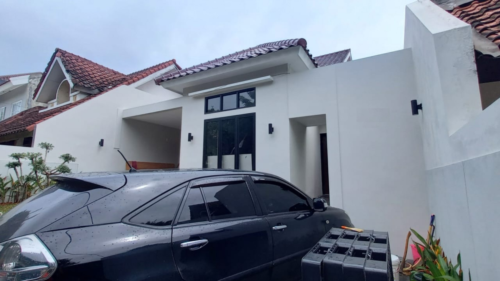 Rumah renovasi total Anggrek Vanda, Anggrek Loka