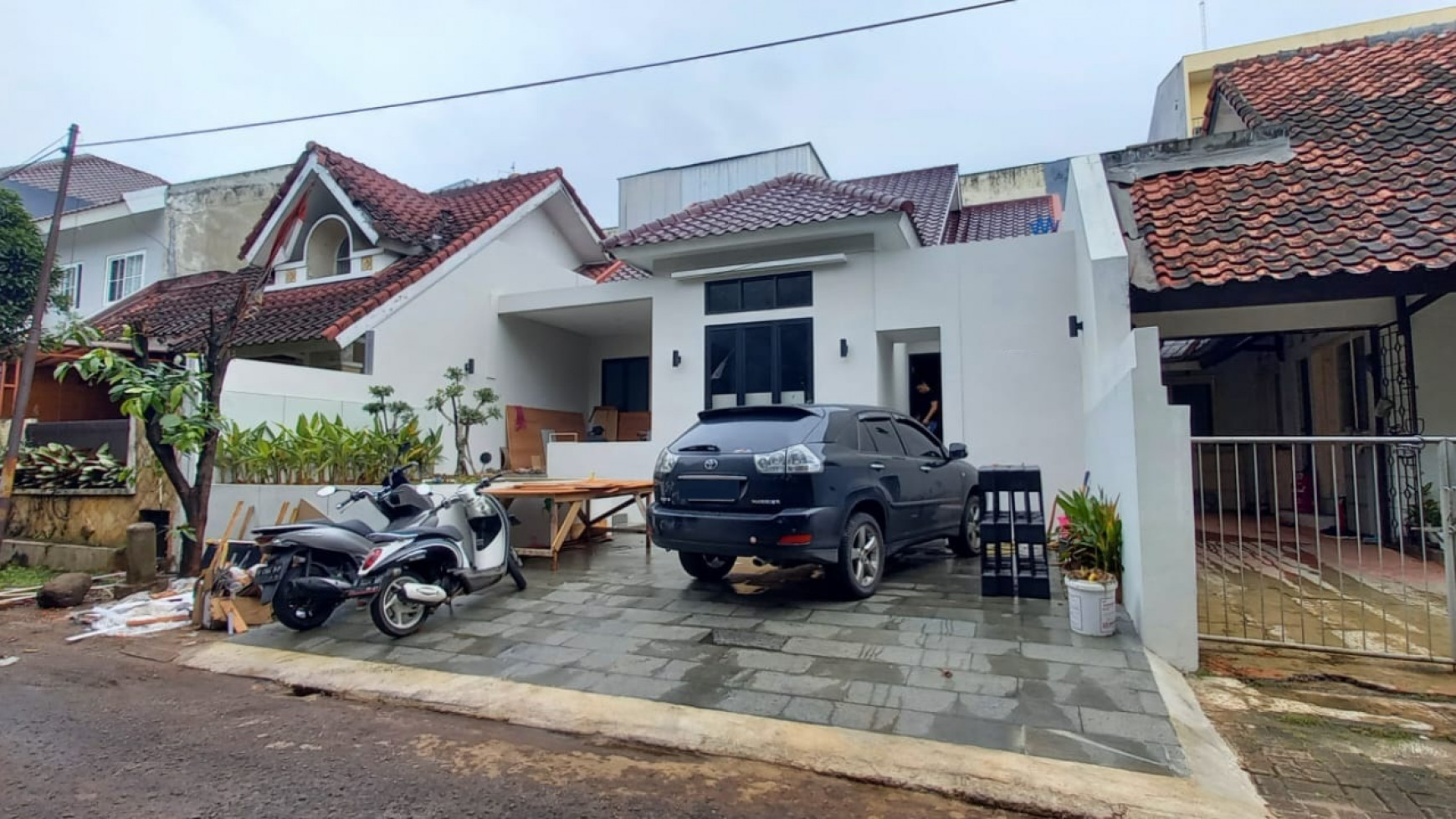 Rumah renovasi total Anggrek Vanda, Anggrek Loka