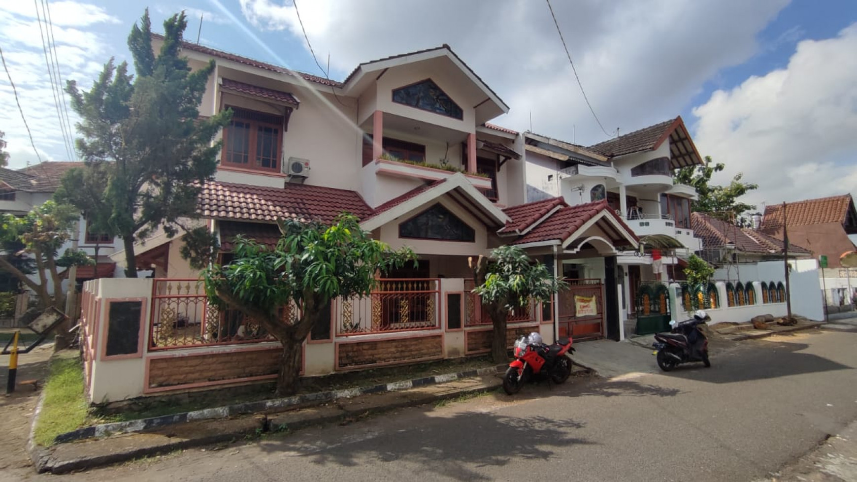 Rumah Mewah Full Furnish Disewakan Di Jl Timoho, Dekat RS Happy Land Yogyakarta