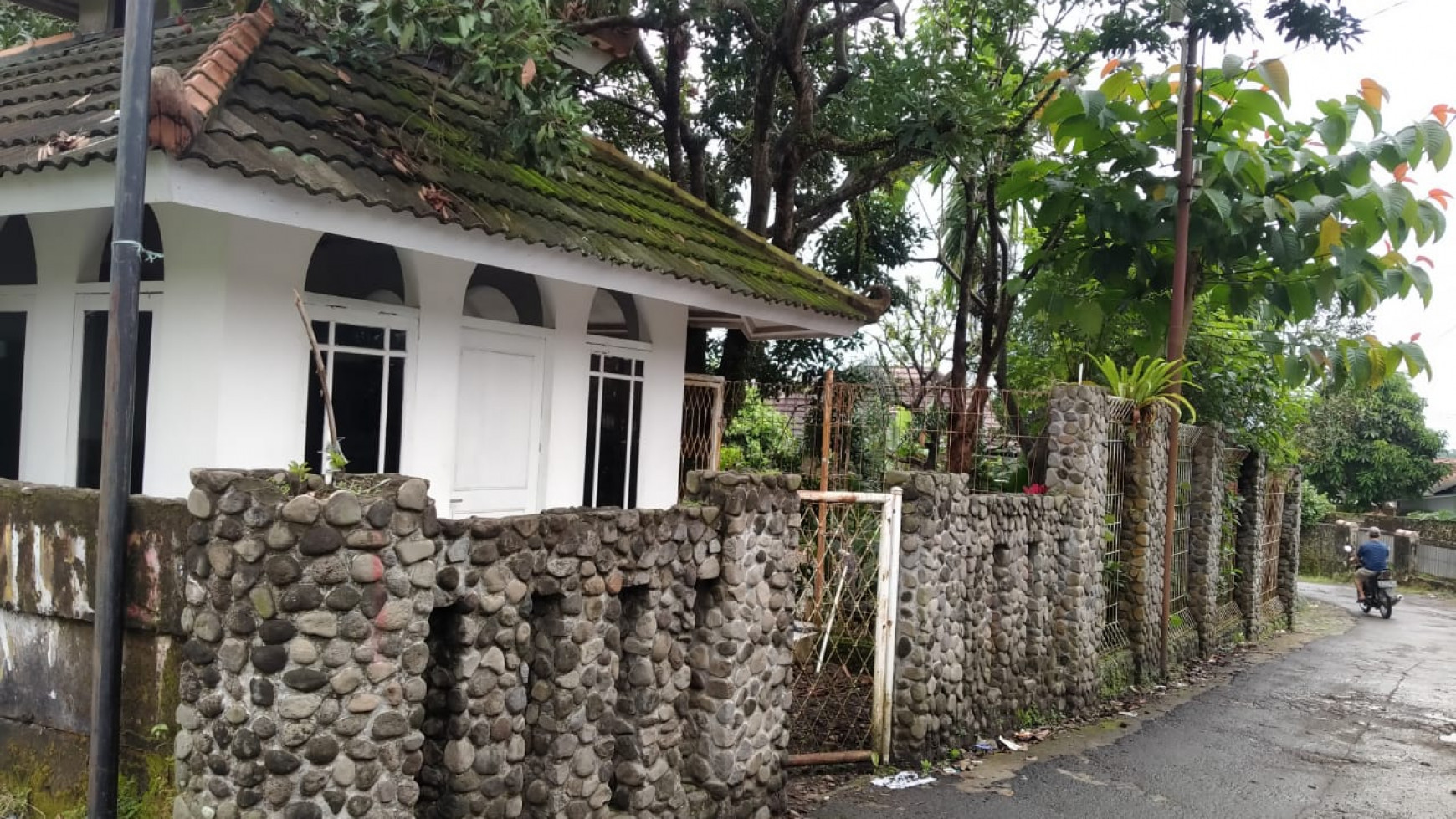 Dijual Kavling Terdapat 2 Bangunan Kayu dan Batu @Desa Pegelaran, Ciomas, Bogor