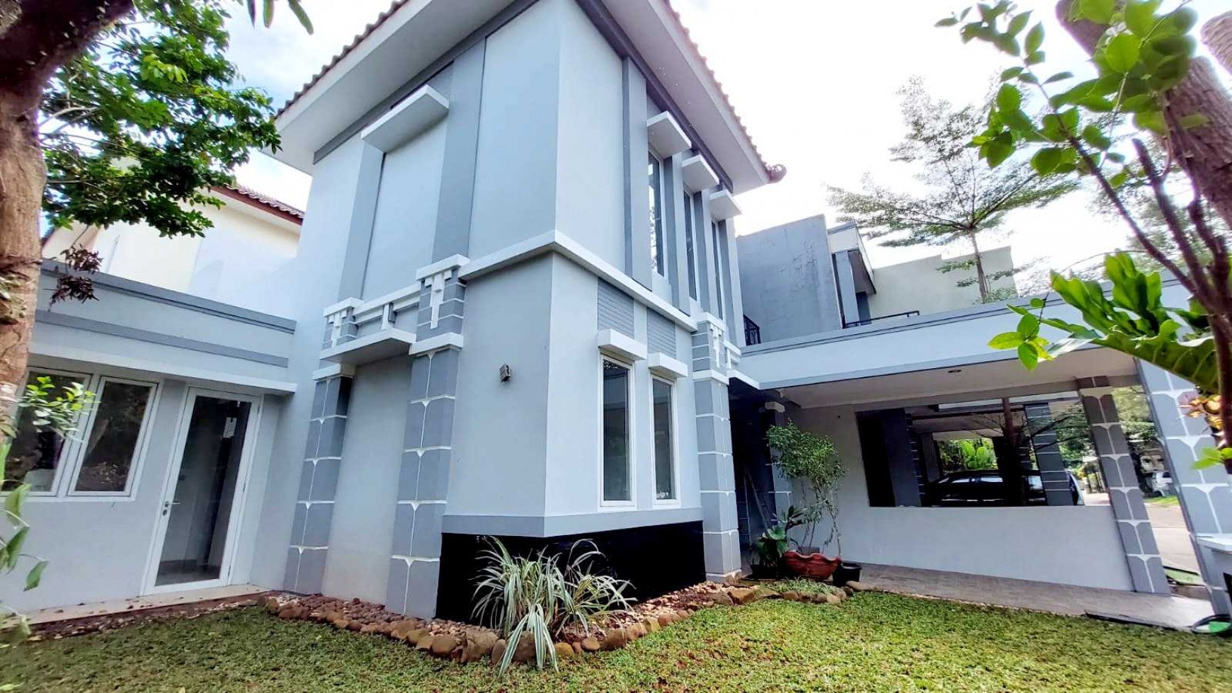 DIJUAL RUMAH DI LEGENDA WISATA CIBUBUR, DI HOOK, BARU RENOVASI, SIAP HUNI, 3 BEDROOMS