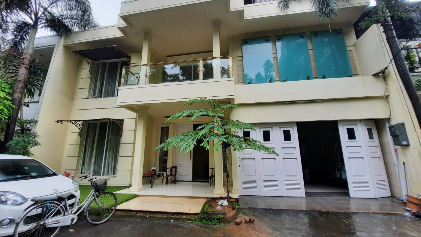 Rumah Cantik, Mewah Bagus dengan Swimming Pool di Kemang Jakarta Selatan