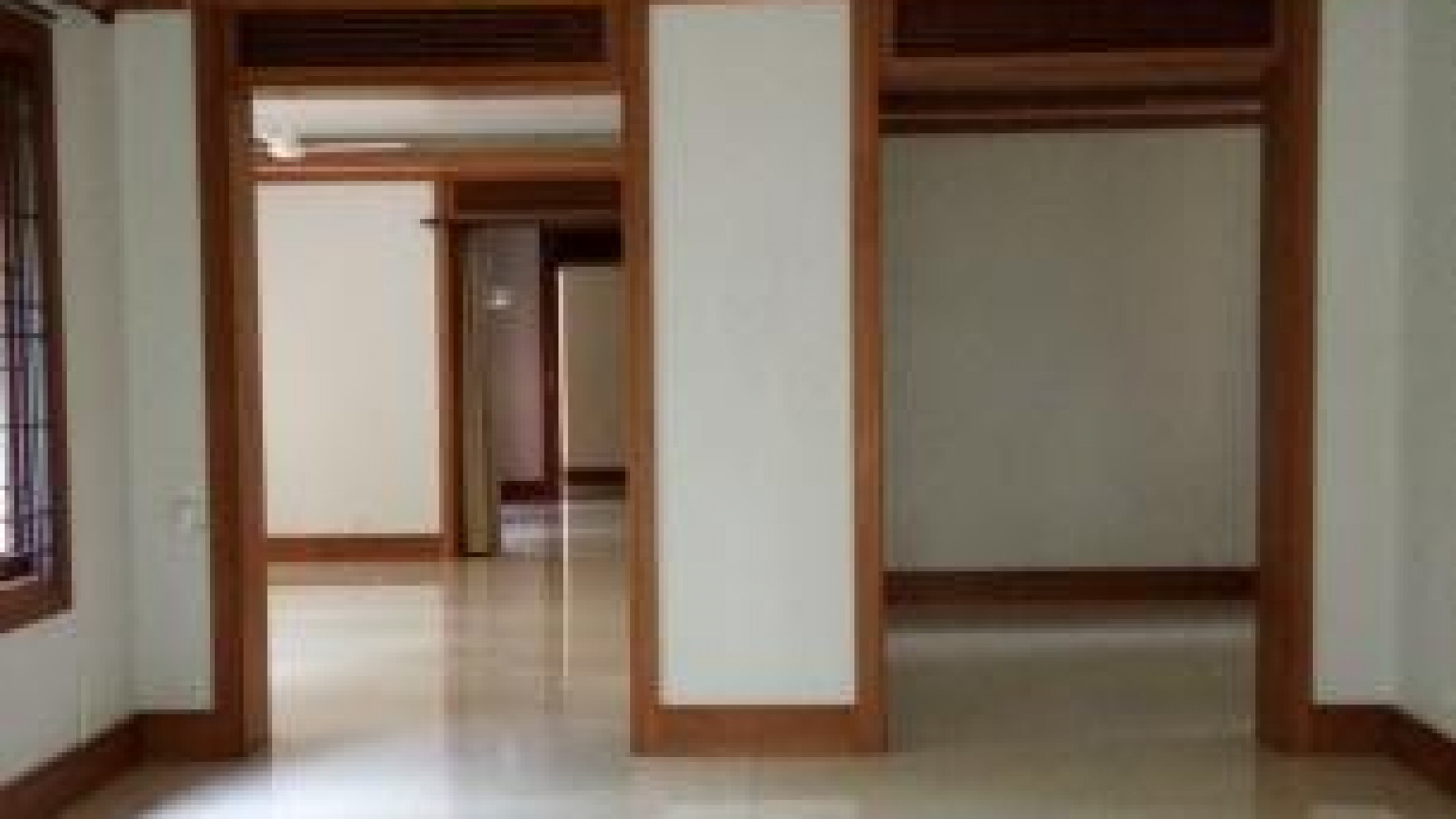 For rent, big house in Kebayoran Baru; South Jakarta