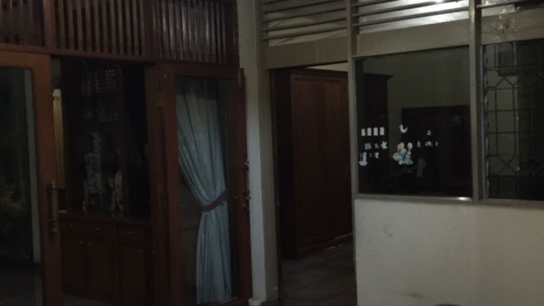 Dijual  rumah hitung tanah "Turun Harga" layak huni lokasi prime Patal Senayan Jakarta Selatan