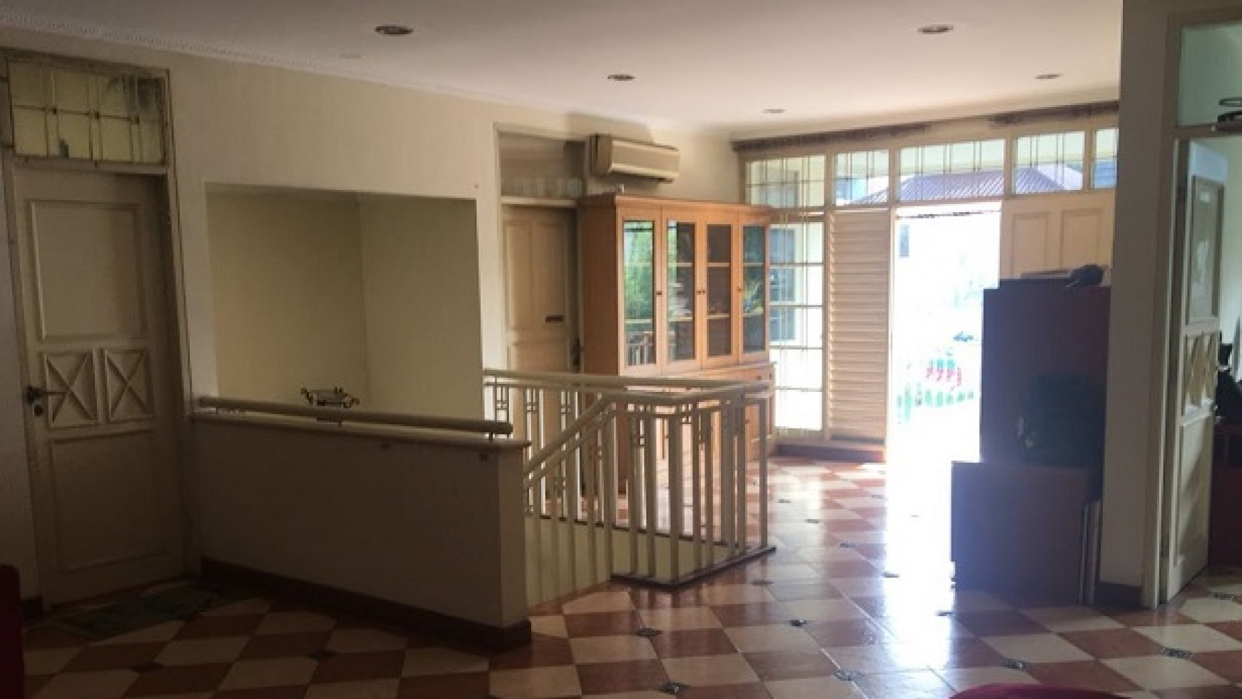 Dijual rumah siap huni Pondok Indah dalam komplek jalan besar dan suasana tenang Jakarta Selatan