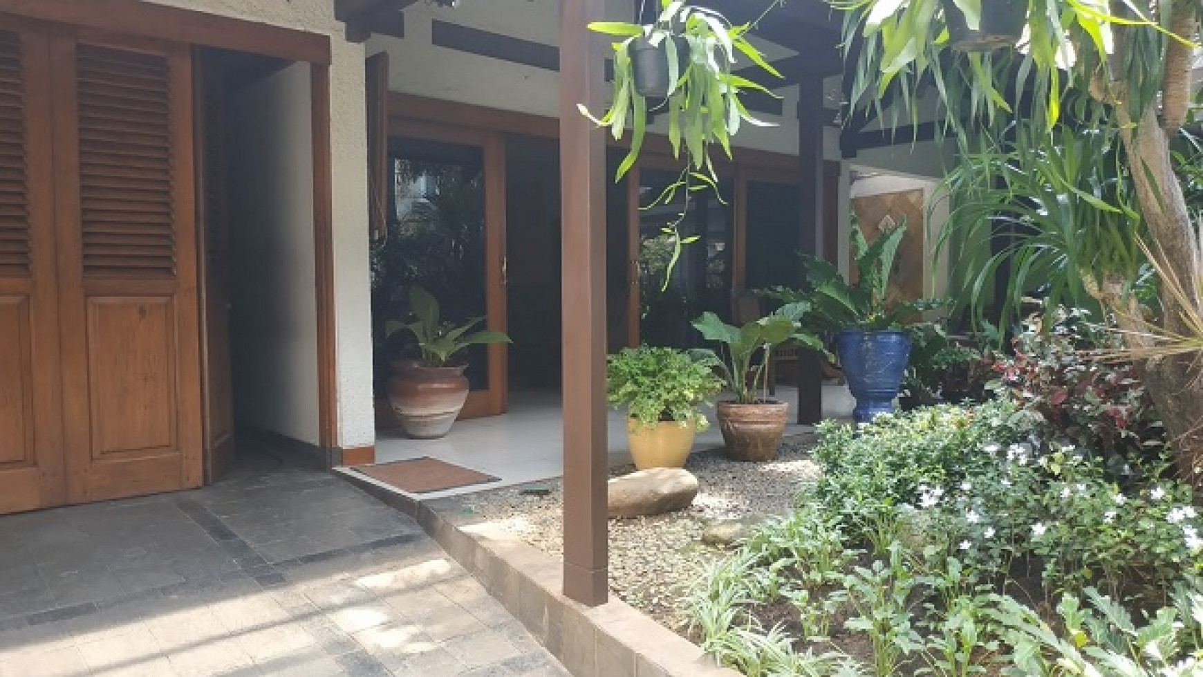 Rumah Siap huni Lokasi Prime Dalam Komplek Hangleukir  Jakarta Selatan