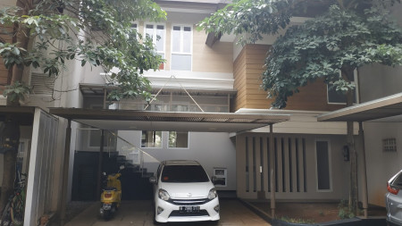 Dijual rumah bagus brand new dalam townhouse Jakarta Selatan