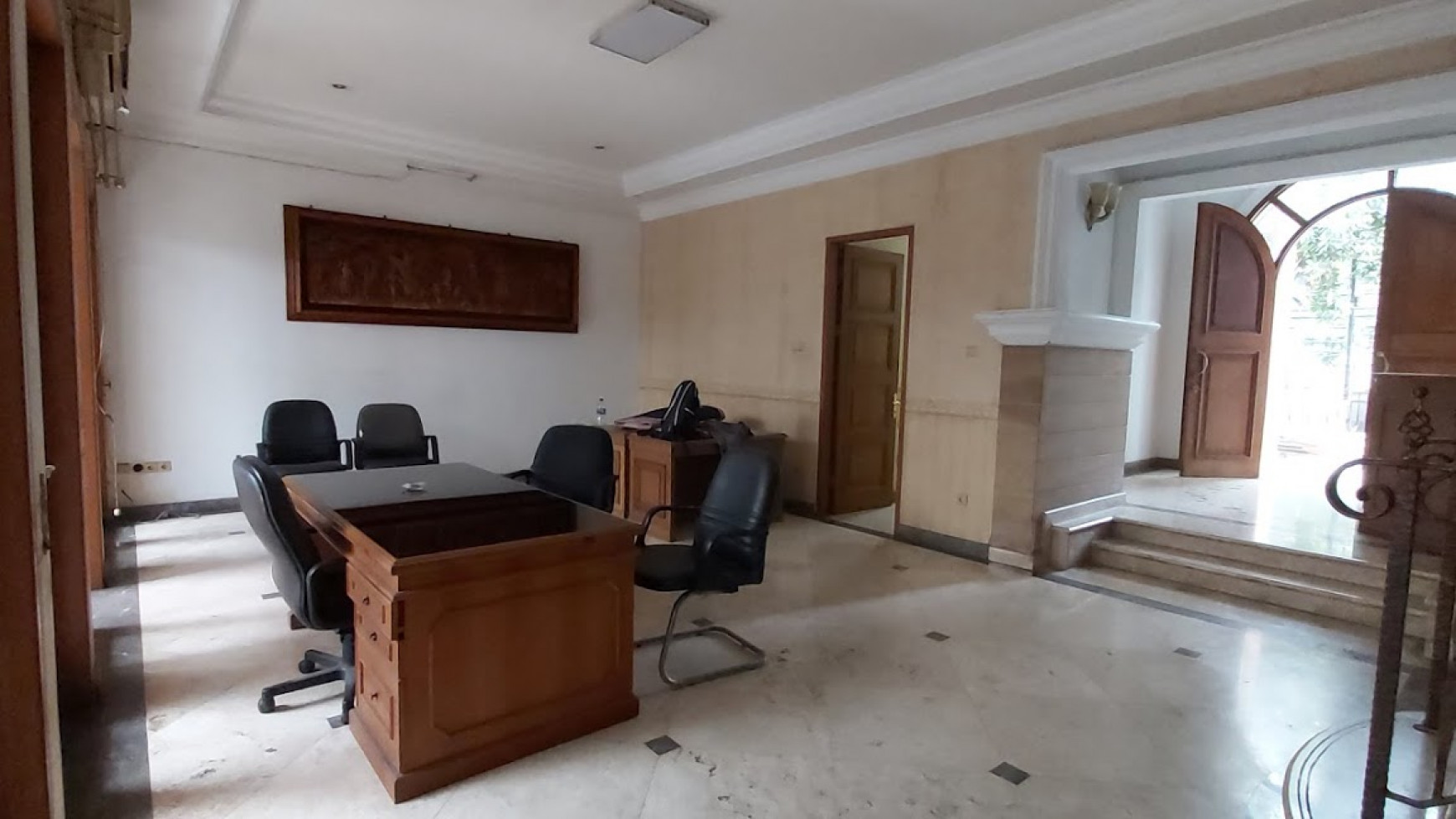 Rumah Kokoh 2 Lantai Bisa Untuk Kantor Lokasi Elite Panglima Polim Kebayoran Baru