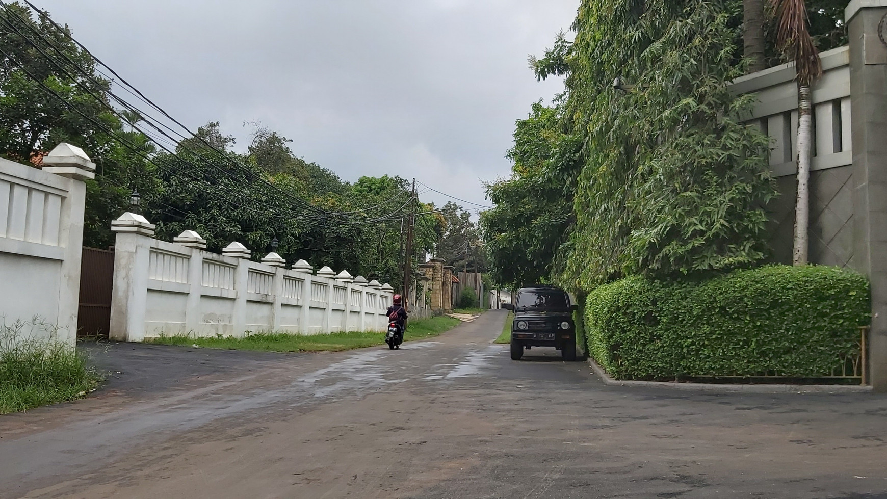 Rumah Siap Huni Dalam Cluster Asri dan Teduh Jakarta Selatan Hanya 2 Menit dari dan Menuju Tol Brigif