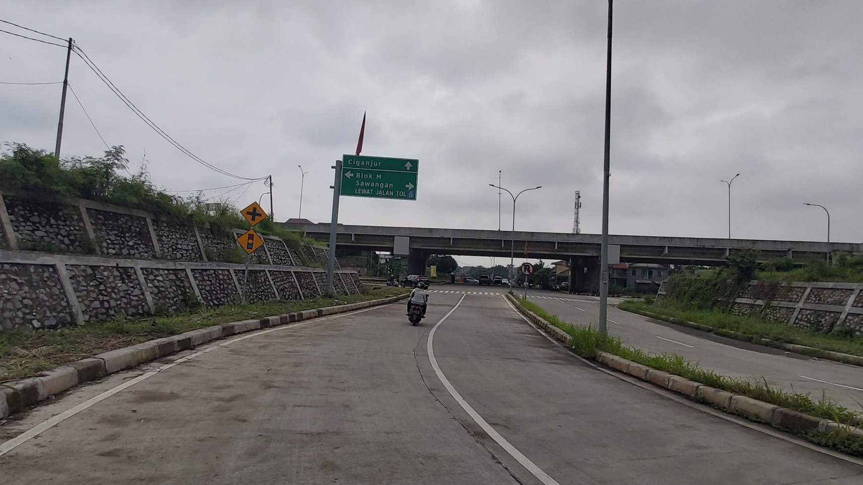 Dijual tanah siap bangun di pintu keluar tol Desari Lokasi strategis Brigif