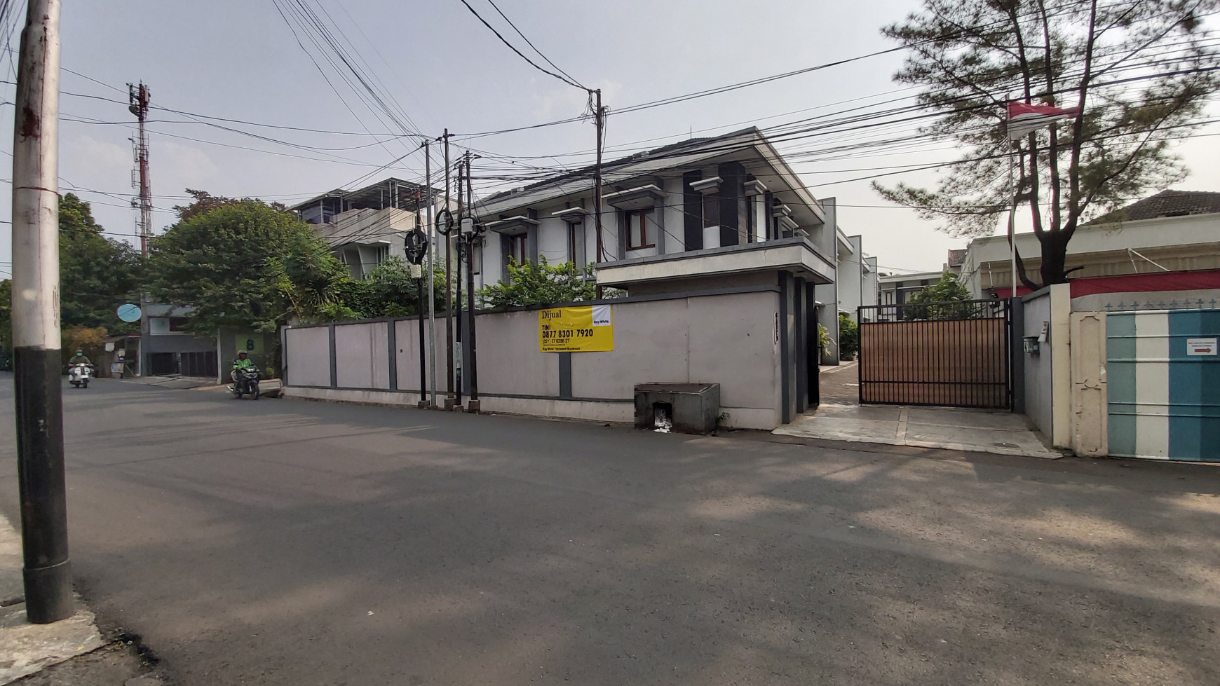 Rumah Town House Cocok Untuk Kantor atau Hunian Lokasi Strategis  Kemang Jakarta Selatan