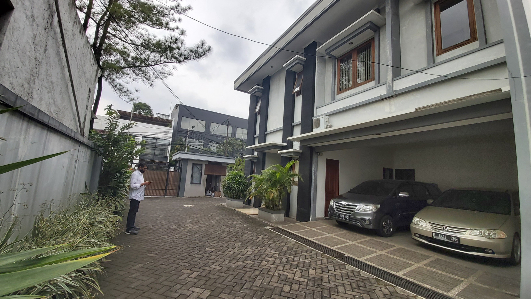 Rumah Town House Cocok Untuk Kantor atau Hunian Lokasi Strategis  Kemang Jakarta Selatan