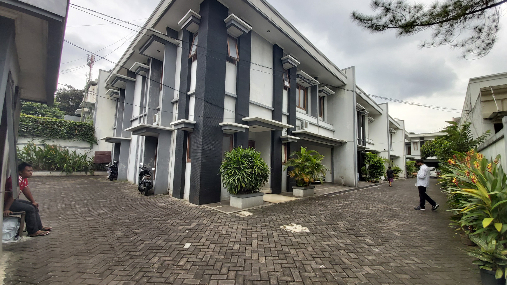 Rumah Town House Cocok Untuk Kantor atau Hunian Lokasi Strategis  Kemang Jakarta Selatan