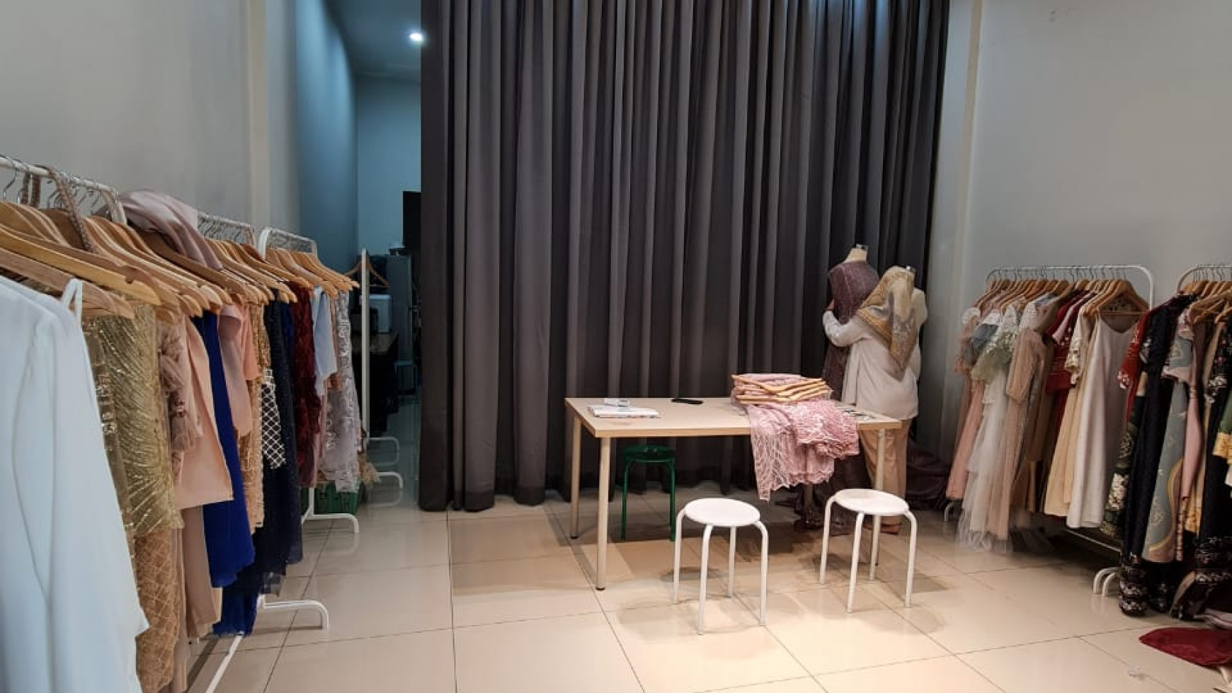 Ruko 3 Lantai, Parkir Luas Jl Kelapa Hibrida Raya, Luas 4,5x14m2