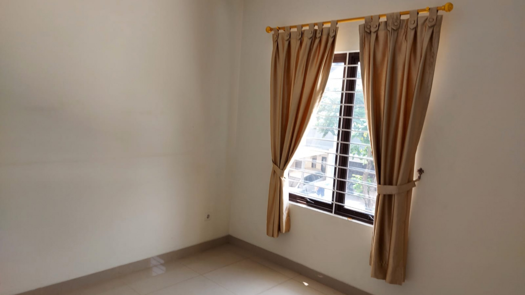 Dijual Rumah murah di madrid utara 2 palem semi tangerang