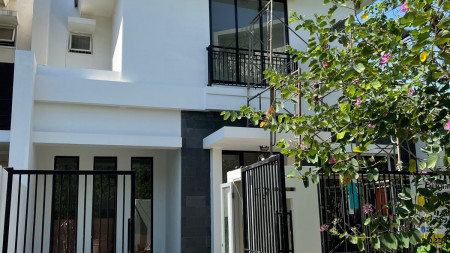 Dijual Cepat Rumah Baru Renovasi Modern Minimalis Alam Galaxy Surabaya Barat