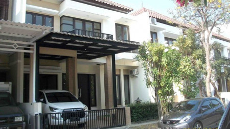 Jual Rumah 2 Lantai, Bagus, Row Jalan depan Lebar + Paving, Lingkungan Elite, Siap Huni - YA -