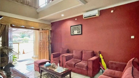 Dijual Rumah di Kebayoran Baru 2 lantai, halaman Belakang dan depan luas di Tulodong Bawah