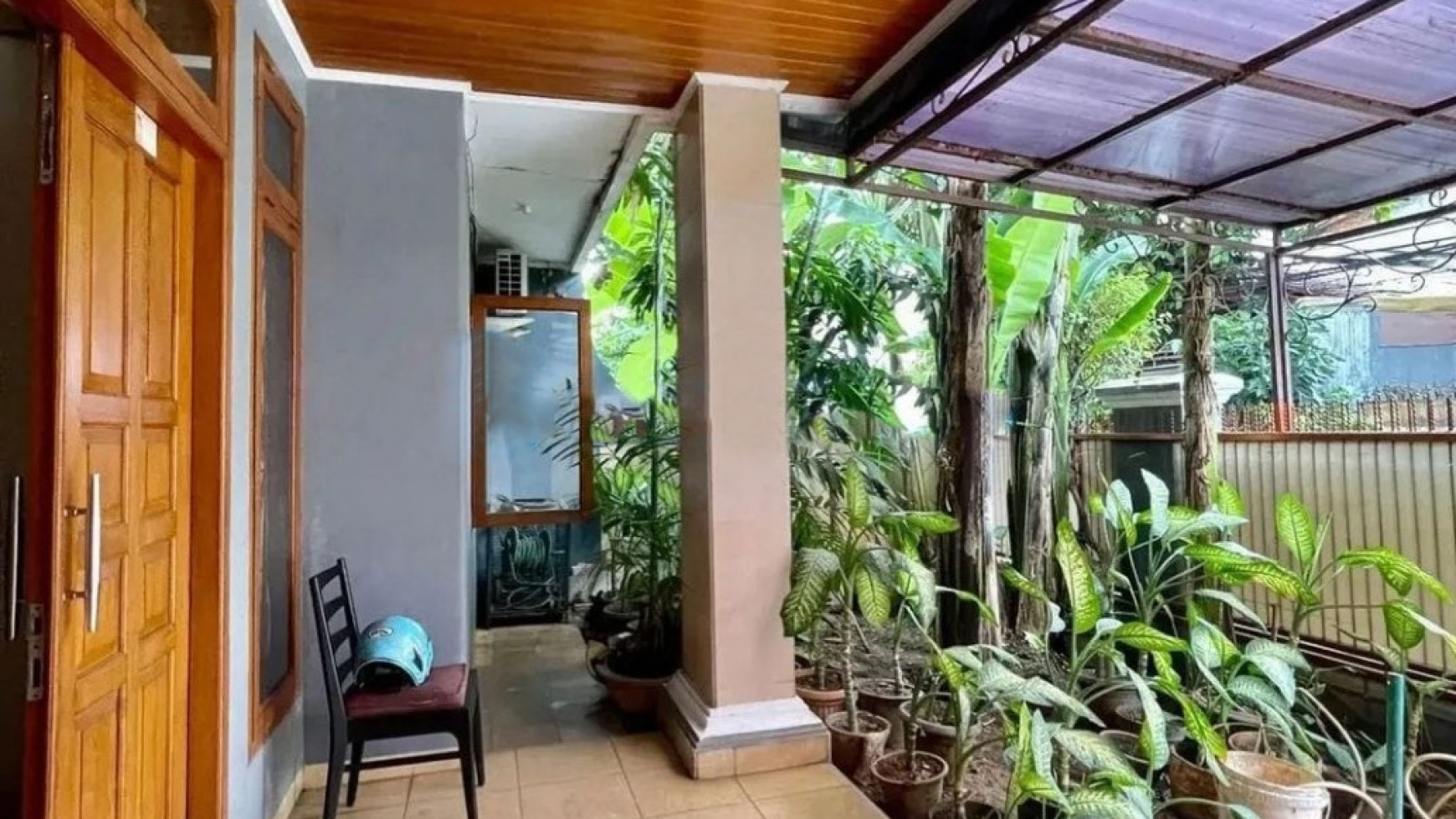 Dijual Rumah di Kebayoran Baru 2 lantai, halaman Belakang dan depan luas di Tulodong Bawah