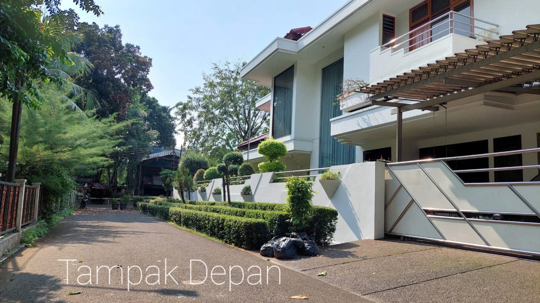 Rumah Cantik Dengan Gaya Modern Klasik 