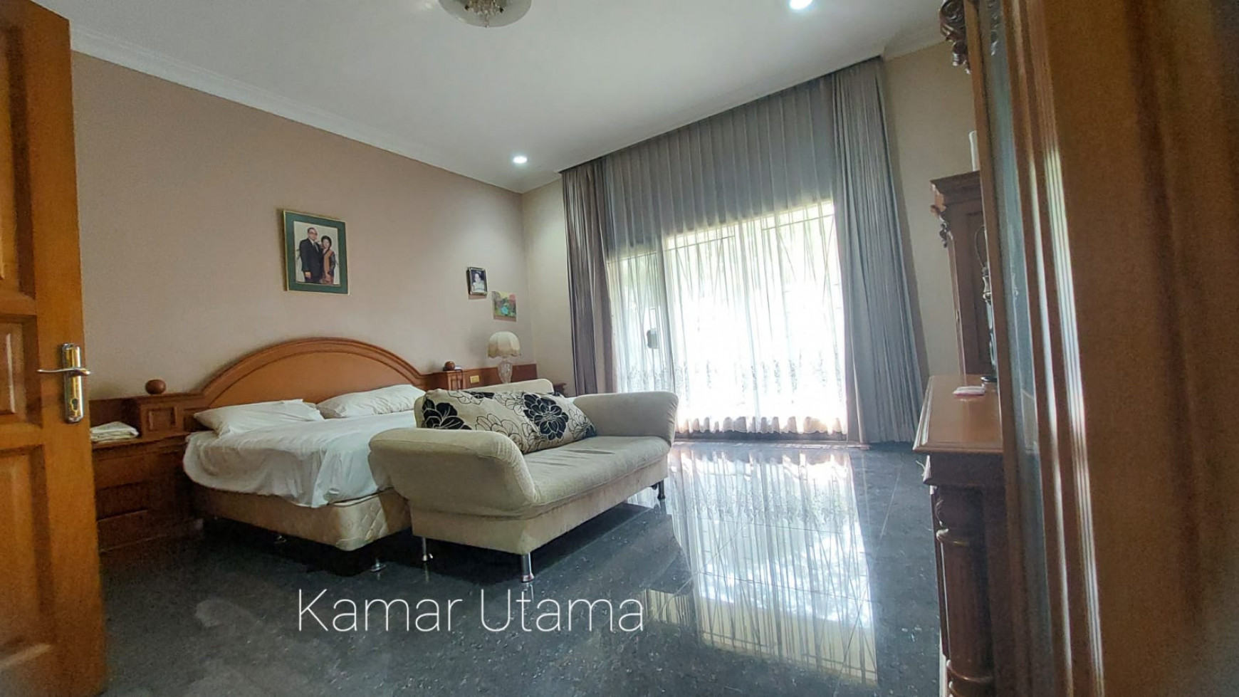 Rumah Cantik Dengan Gaya Modern Klasik 