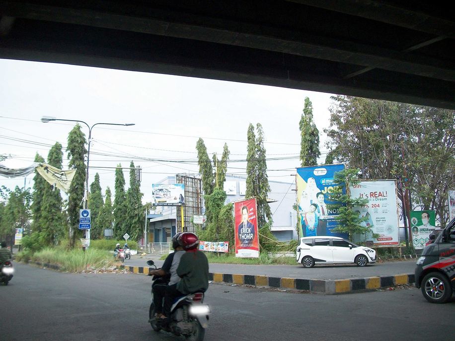 Kantor di Raya Wadung Asri Waru - Sidoarjo, Strategis Nol Jalan Raya, Hook/Pojokan, dekat jalan Merr, Tol Bandara Juanda