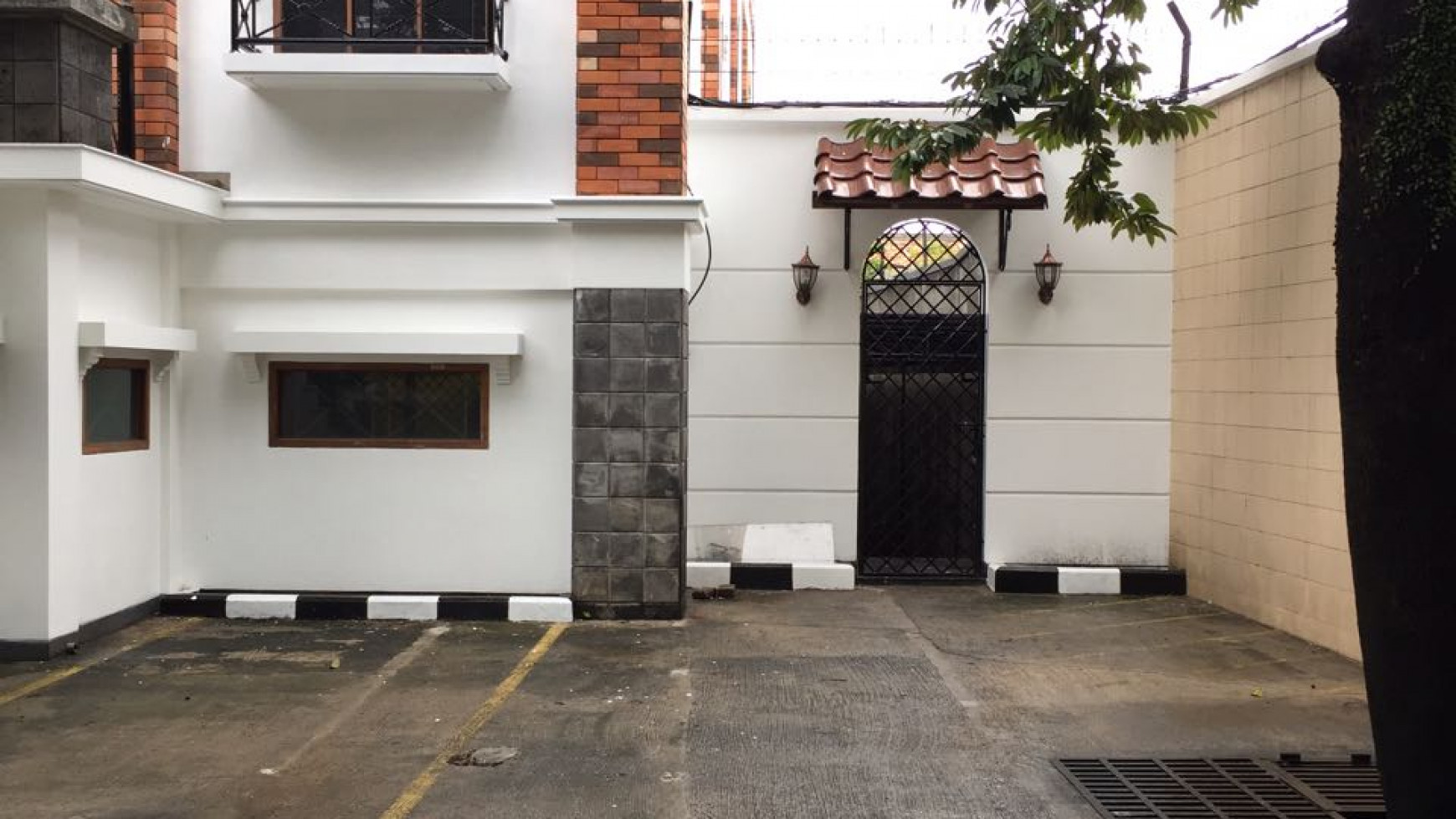 Building siap pakai di Kebayoran Baru, murah