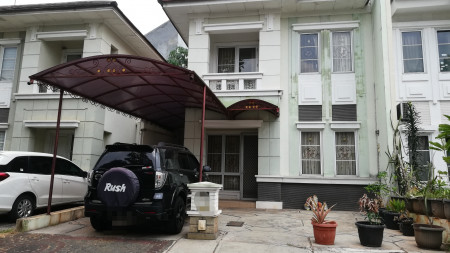 Disewakan rumah 2 lantai semi furnished kota wisata cibubur