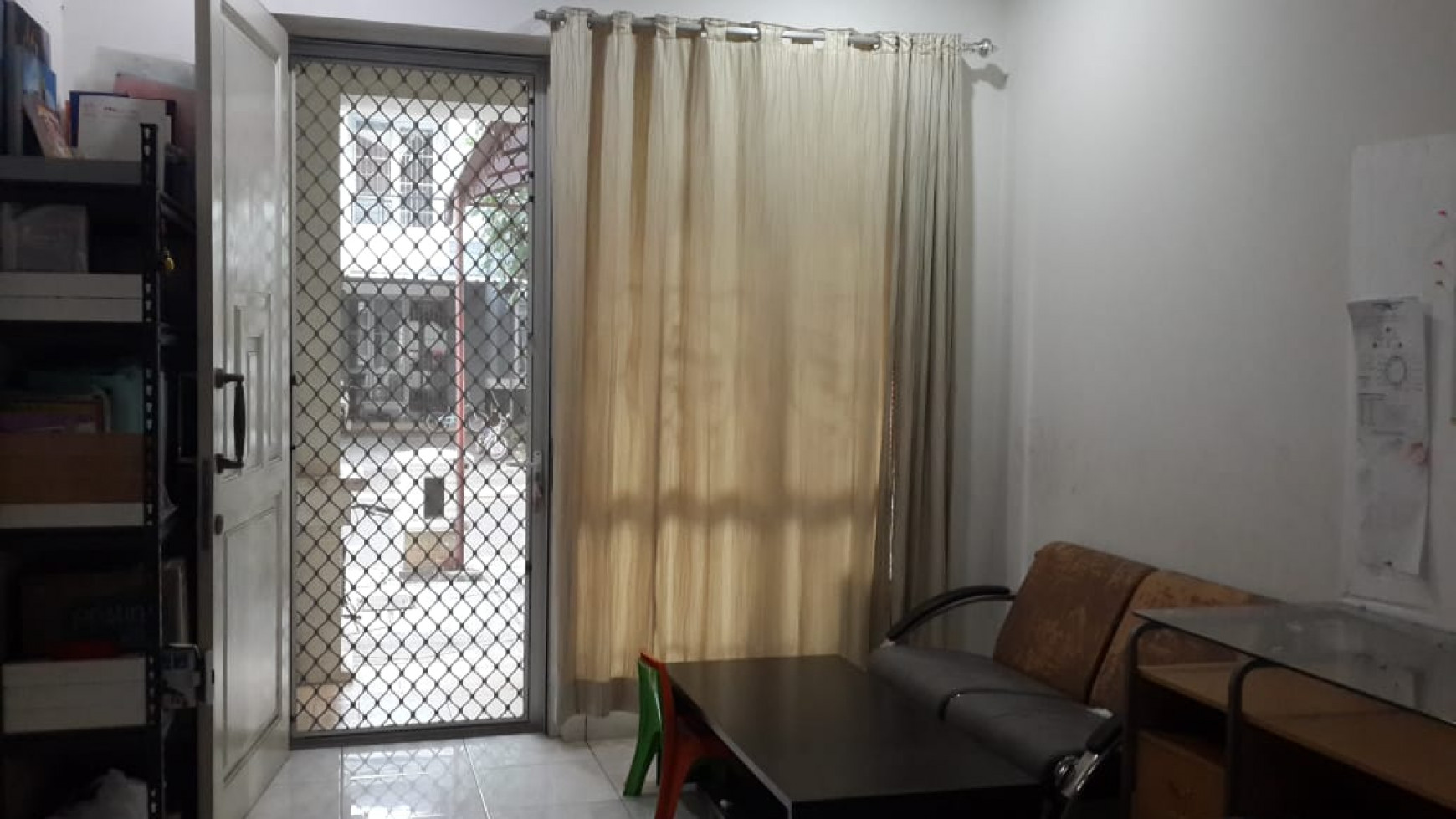 Disewakan rumah 2 lantai semi furnished kota wisata cibubur