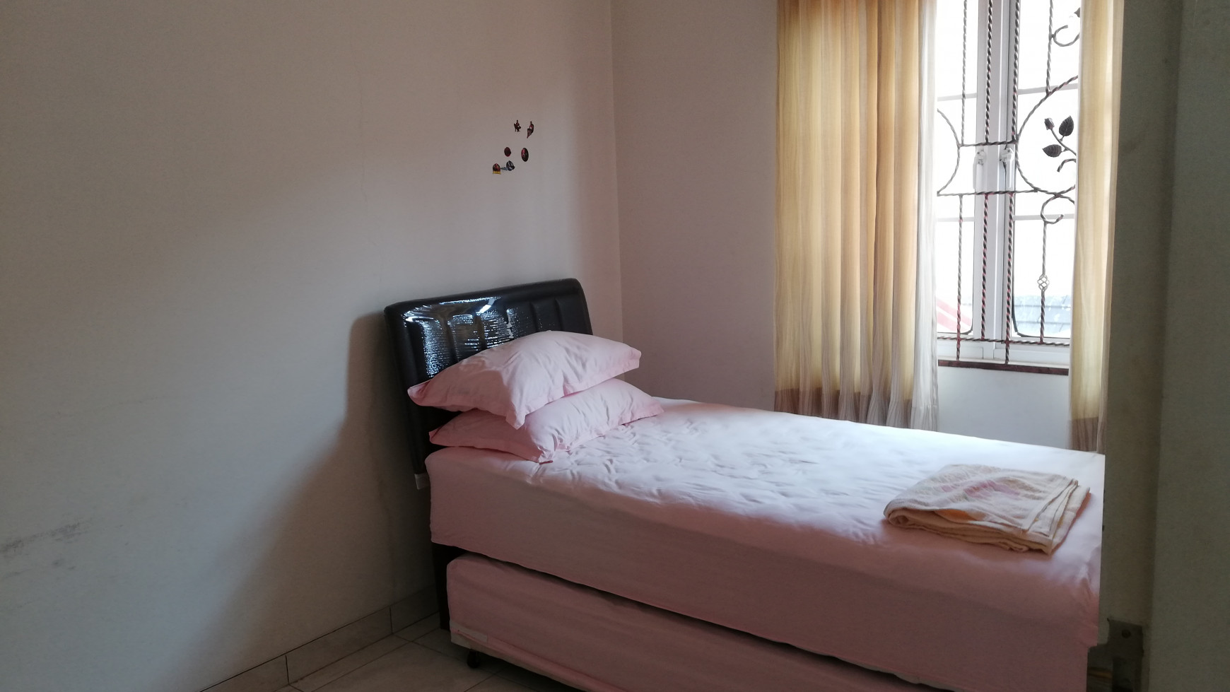 Disewakan rumah 2 lantai semi furnished kota wisata cibubur